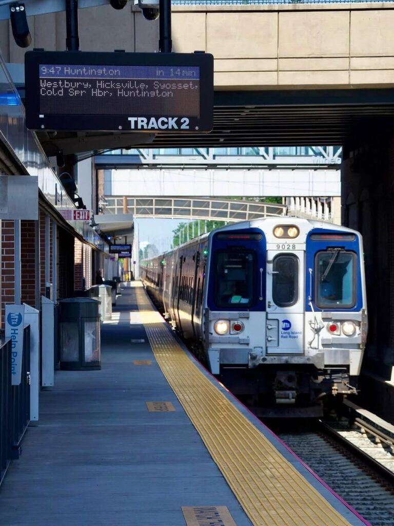 LIRR Island Park Station
